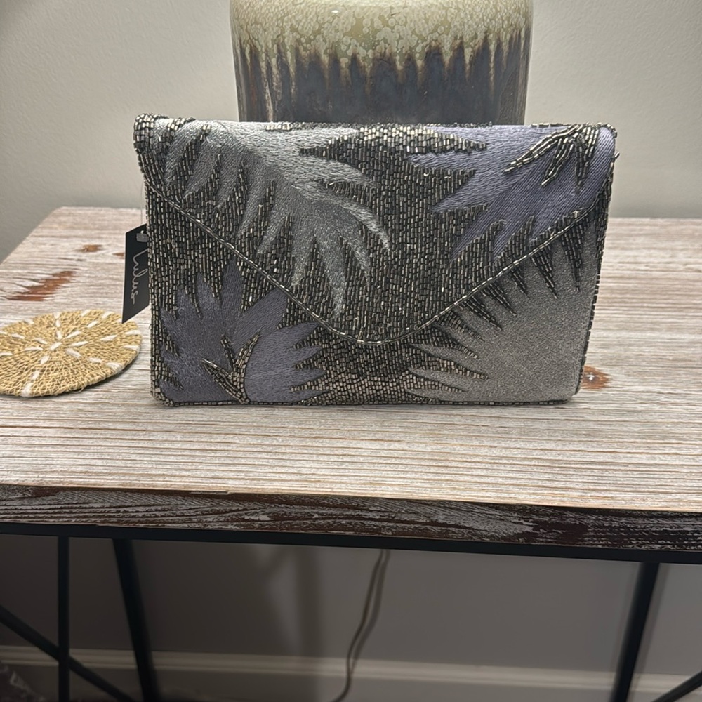 Lulus clutch